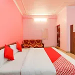 Hotel O Trimurti Palace Near Gomti Riverfront Park
