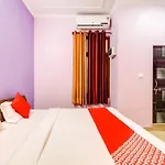 Hotel O Trimurti Palace Near Gomti Riverfront Park