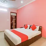 Hotel O Trimurti Palace Near Gomti Riverfront Park