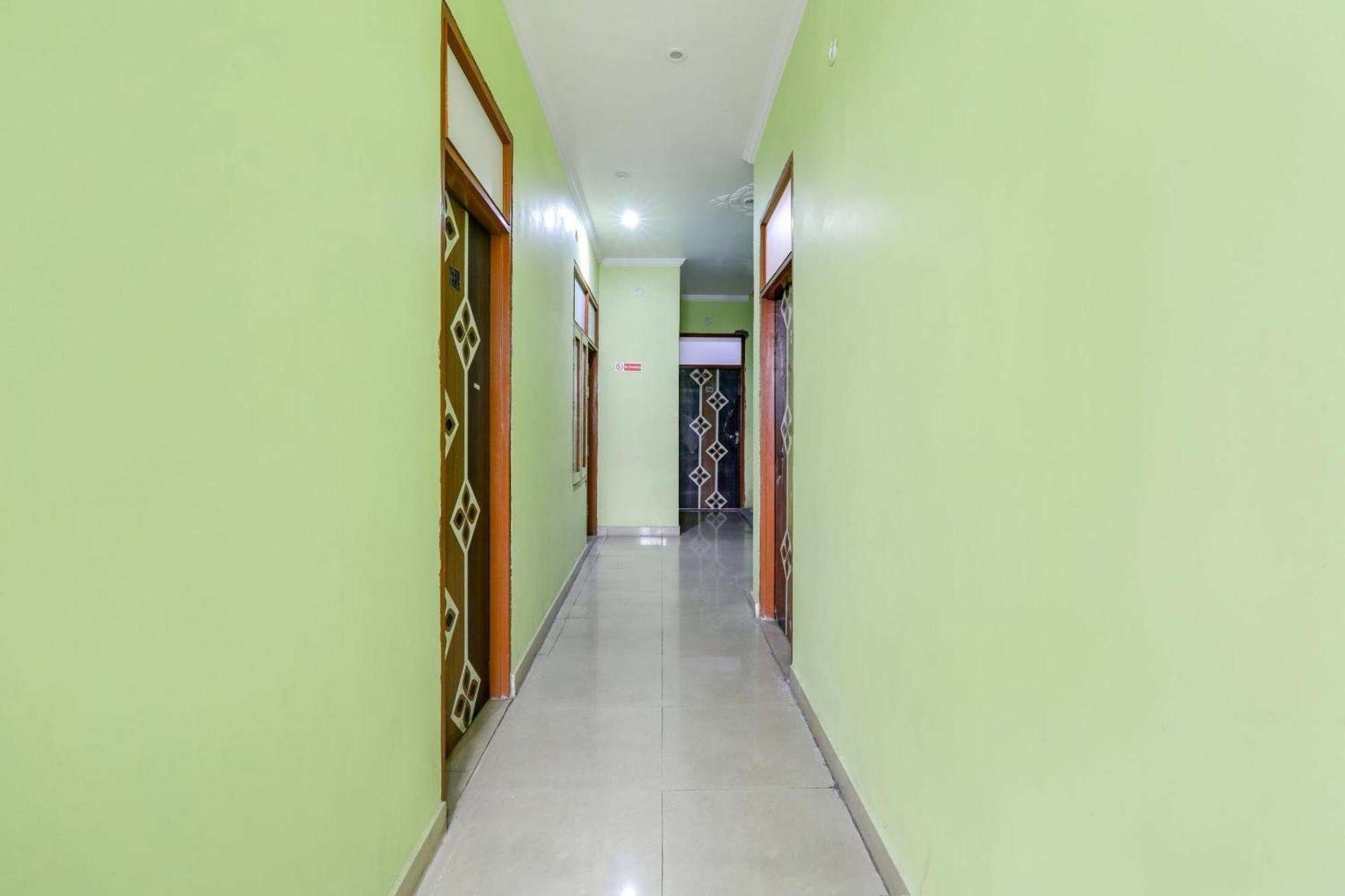 O Trimurti Palace Near Gomti Riverfront Park Hotel