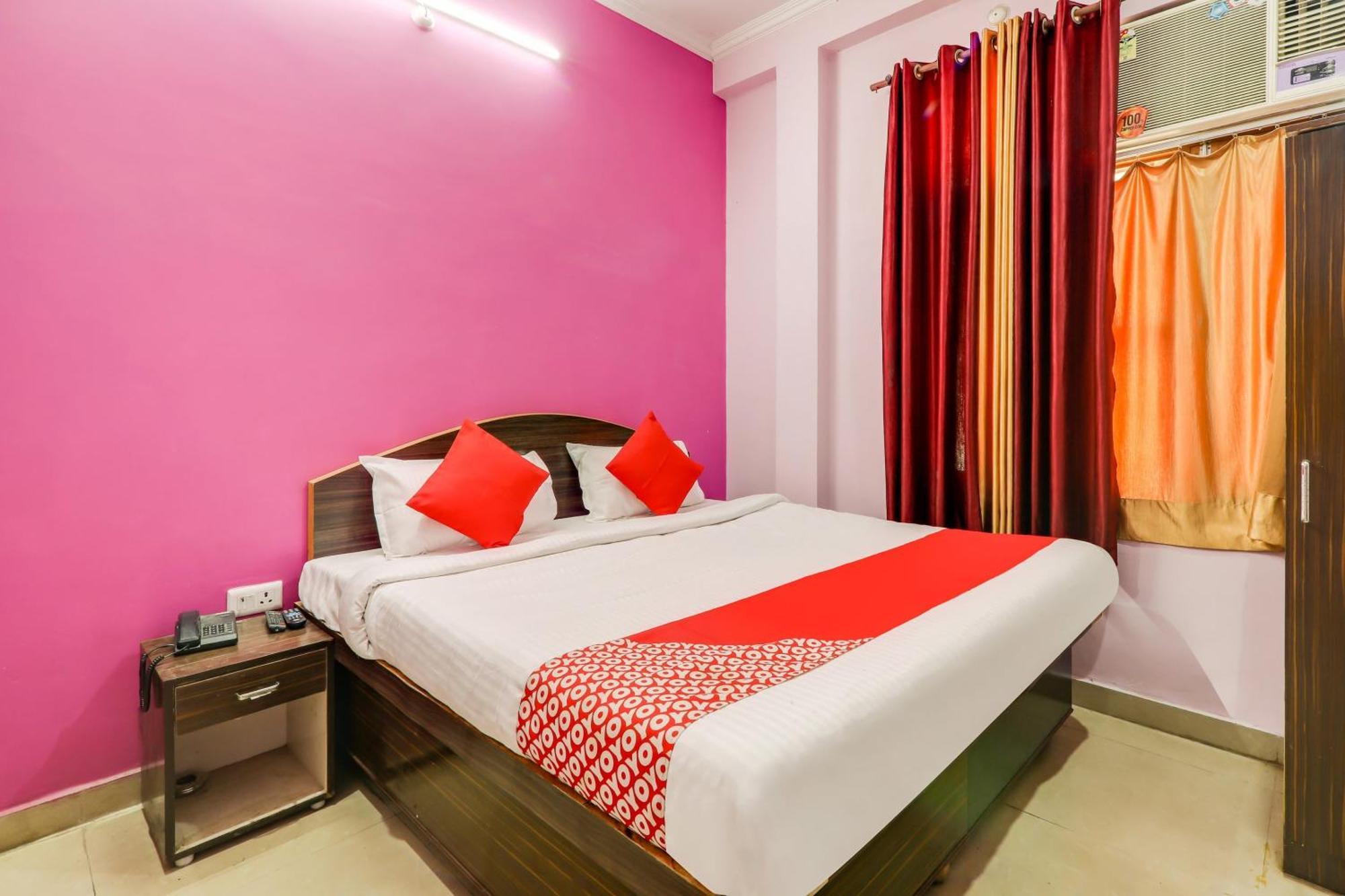 O Trimurti Palace Near Gomti Riverfront Park 3* Lucknow