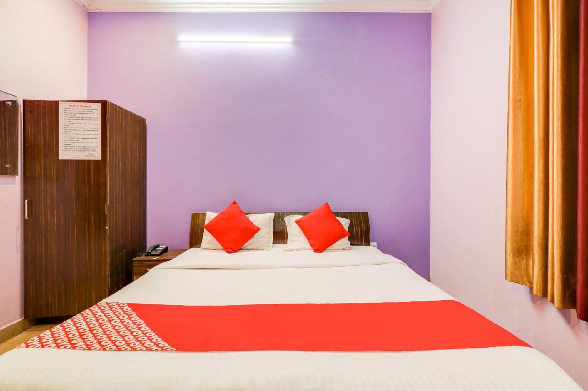 O Trimurti Palace Near Gomti Riverfront Park Hotel 3*