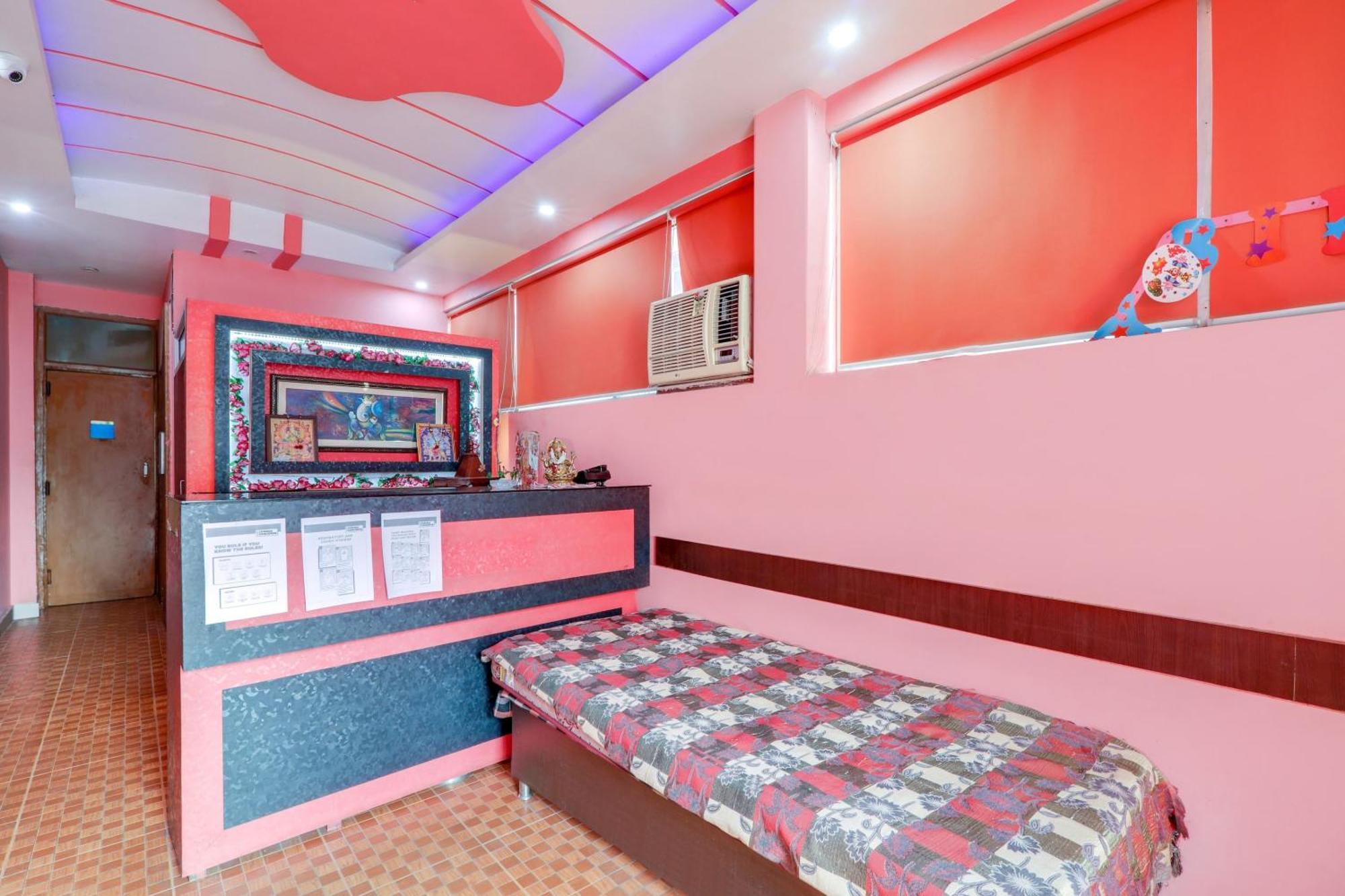 O Trimurti Palace Near Gomti Riverfront Park 3*